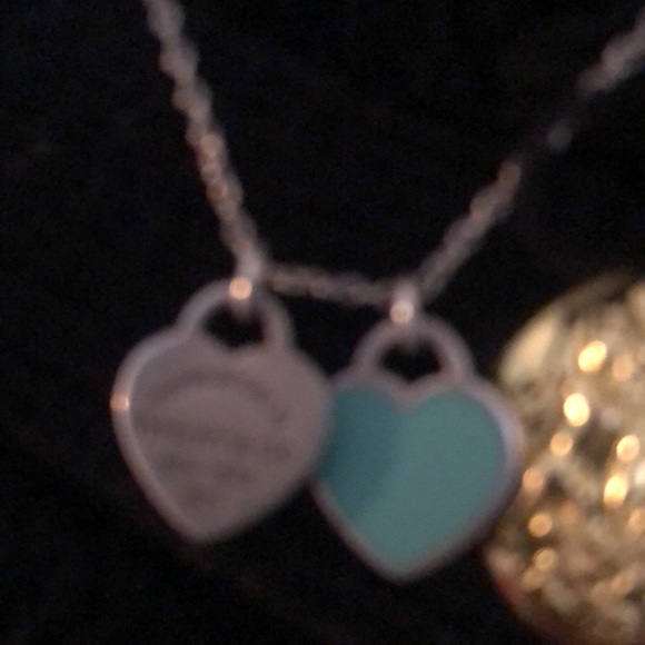 Return to Tiffany 2 hearts - one Tiffany blue enamel, boxed & bagged & authentic - Picture 6 of 11